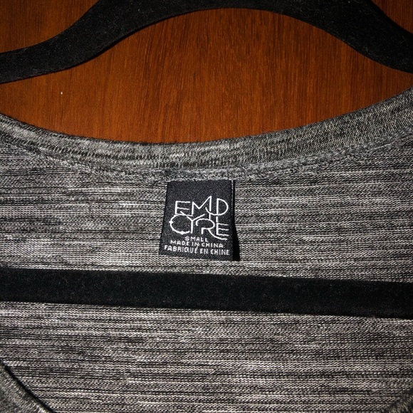 🌻 2 for $20🌻 Zumiez Grey T-shirt - Picture 2 of 4